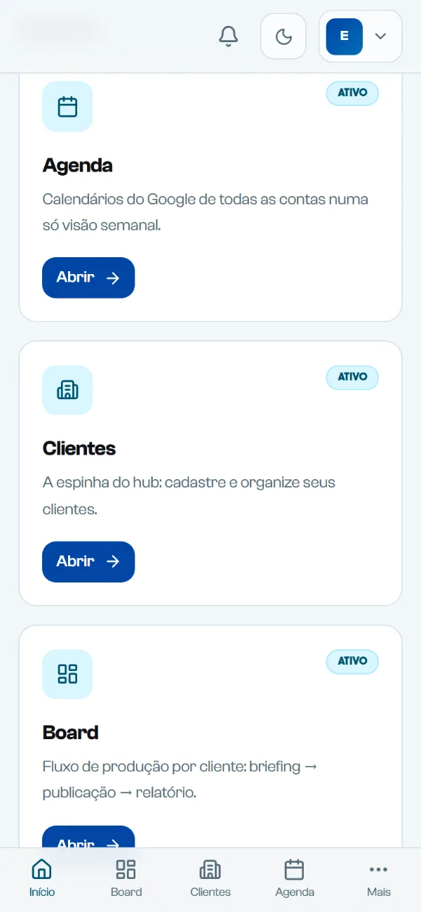 AGX Hub no celular: cartões dos módulos Agenda, Clientes e Board, cada um com um botão de abrir.